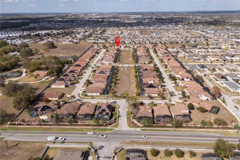 House in Haines City, Florida 4 bedrooms, 207.45 sq.m. № 2123241 - photo 6
