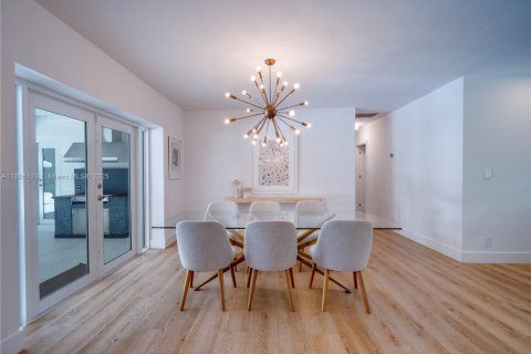 Купить виллу или дом в Пайнкрест, Флорида 4 спальни, 269.97м2, № 1931238 - фото 17