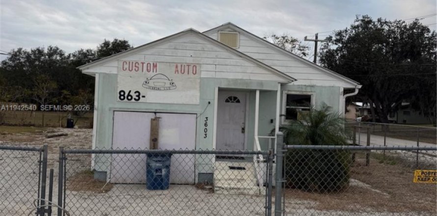 Commercial property in Sebring, Florida № 2001715