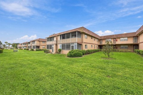 Condo in Delray Beach, Florida, 2 bedrooms № 2401235 - photo 2