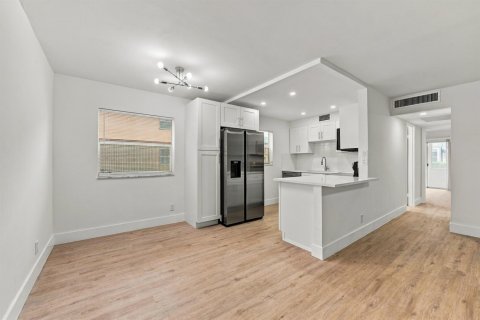 Condo in Delray Beach, Florida, 2 bedrooms № 2401235 - photo 16