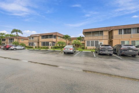 Condo in Delray Beach, Florida, 2 bedrooms № 2401235 - photo 24