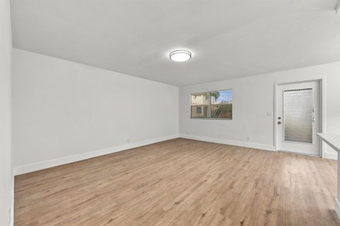 Condo in Delray Beach, Florida, 2 bedrooms № 2401235 - photo 14