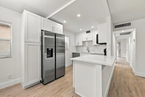 Condo in Delray Beach, Florida, 2 bedrooms № 2401235 - photo 17