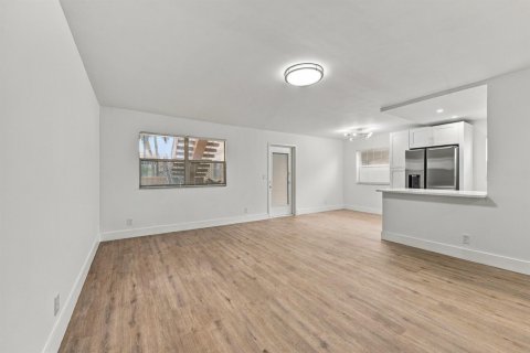 Condo in Delray Beach, Florida, 2 bedrooms № 2401235 - photo 13
