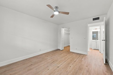 Condo in Delray Beach, Florida, 2 bedrooms № 2401235 - photo 7