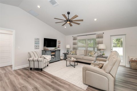 Villa ou maison à vendre à Palm Bay, Floride: 4 chambres, 166.11 m2 № 1802990 - photo 6