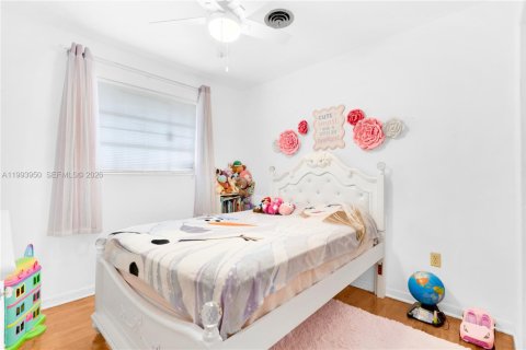 House in Miami, Florida 4 bedrooms, 137.68 sq.m. № 2055900 - photo 27