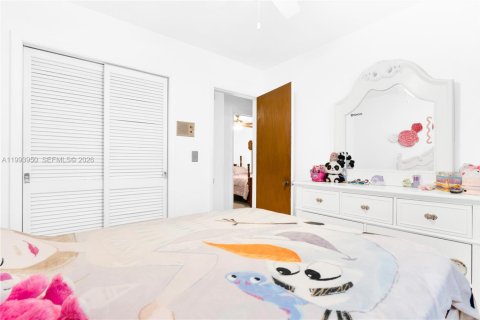 House in Miami, Florida 4 bedrooms, 137.68 sq.m. № 2055900 - photo 28