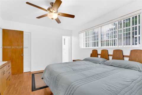 House in Miami, Florida 4 bedrooms, 137.68 sq.m. № 2055900 - photo 22