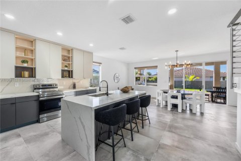 Villa ou maison à vendre à Miami, Floride: 5 chambres, 372.26 m2 № 1956861 - photo 17