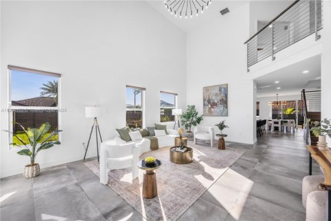Villa ou maison à vendre à Miami, Floride: 5 chambres, 372.26 m2 № 1956861 - photo 5