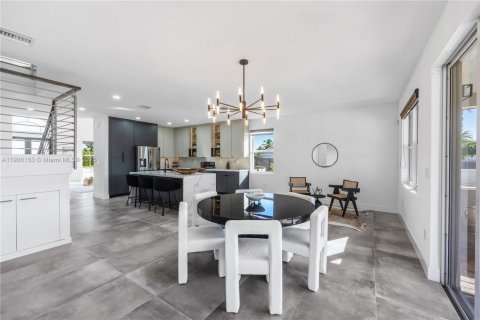 Villa ou maison à vendre à Miami, Floride: 5 chambres, 372.26 m2 № 1956861 - photo 18