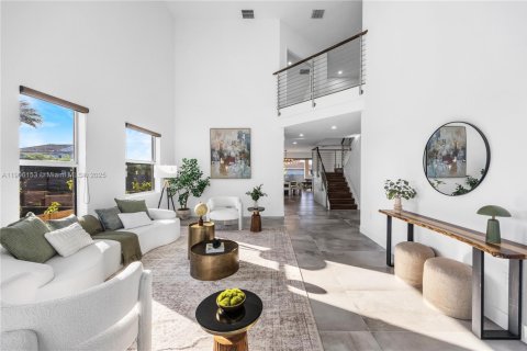 Villa ou maison à vendre à Miami, Floride: 5 chambres, 372.26 m2 № 1956861 - photo 4