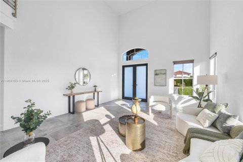 Villa ou maison à vendre à Miami, Floride: 5 chambres, 372.26 m2 № 1956861 - photo 9