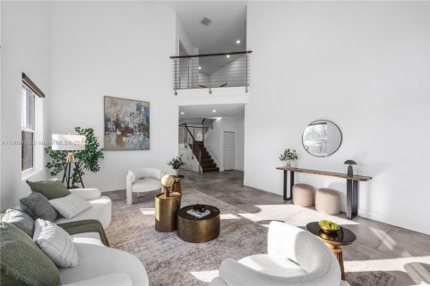 Villa ou maison à vendre à Miami, Floride: 5 chambres, 372.26 m2 № 1956861 - photo 6