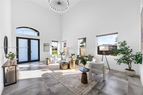 Villa ou maison à vendre à Miami, Floride: 5 chambres, 372.26 m2 № 1956861 - photo 8