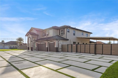 Villa ou maison à vendre à Miami, Floride: 5 chambres, 372.26 m2 № 1956861 - photo 3