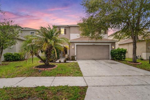 House in Land O' Lakes, Florida 3 bedrooms, 194.26 sq.m. № 2329288