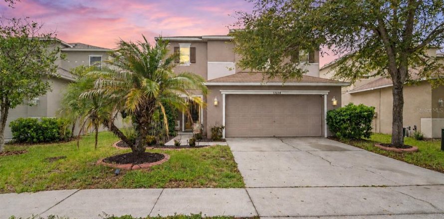 Casa en Land O' Lakes, Florida 3 dormitorios, 194.26 m2 № 2329288