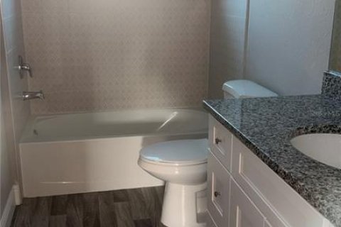Снять в аренду виллу или дом в Хейнс-Сити, Флорида 3 комнаты, 111.48м2, № 2123011 - фото 10