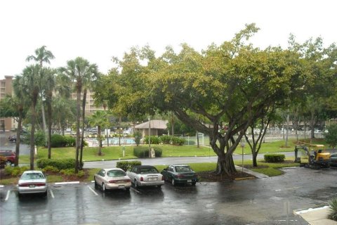 Condo in Pompano Beach, Florida, 1 bedroom  № 1077019 - photo 1