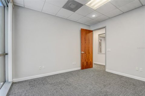Propiedad comercial en alquiler en Orlando, Florida, 289.02 m2 № 1736495 - foto 15