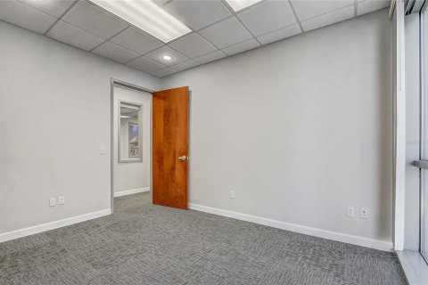 Propiedad comercial en alquiler en Orlando, Florida, 289.02 m2 № 1736495 - foto 13