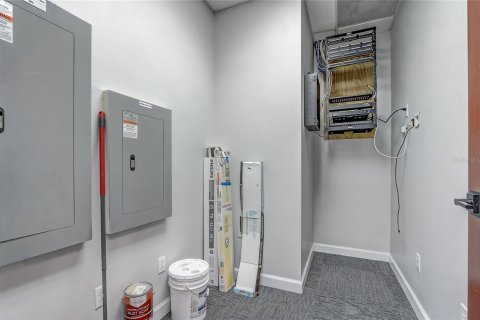 Propiedad comercial en alquiler en Orlando, Florida, 289.02 m2 № 1736495 - foto 17