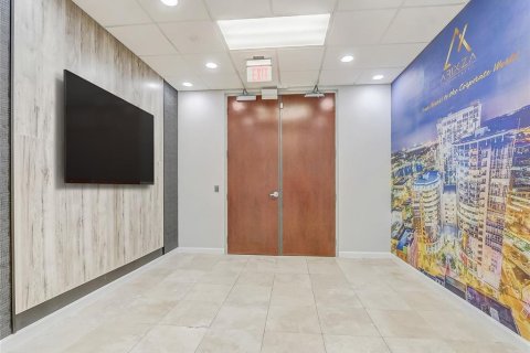 Propiedad comercial en alquiler en Orlando, Florida, 289.02 m2 № 1736495 - foto 2