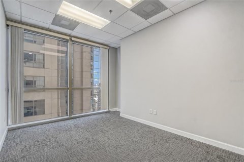 Propiedad comercial en alquiler en Orlando, Florida, 289.02 m2 № 1736495 - foto 12