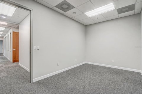Propiedad comercial en alquiler en Orlando, Florida, 289.02 m2 № 1736495 - foto 16