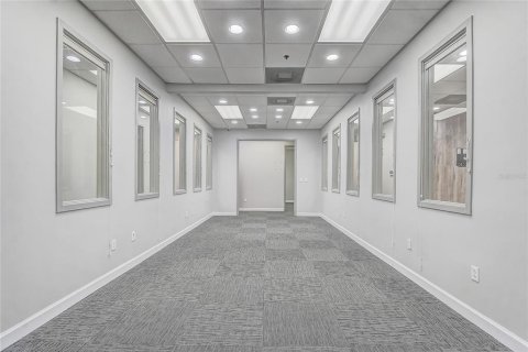 Propiedad comercial en alquiler en Orlando, Florida, 289.02 m2 № 1736495 - foto 5