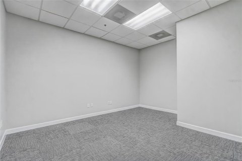 Propiedad comercial en alquiler en Orlando, Florida, 289.02 m2 № 1736495 - foto 8