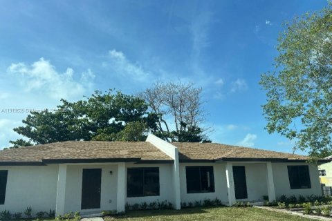Villa ou maison à vendre à Miami, Floride: 3 chambres № 1974723 - photo 1