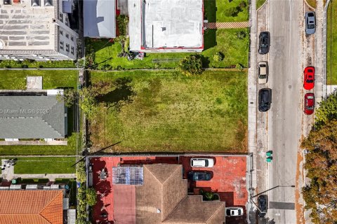 Propiedad comercial en venta en Miami, Florida № 2012454 - foto 8