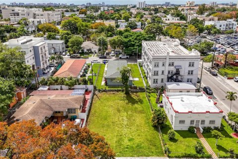 Propiedad comercial en venta en Miami, Florida № 2012454 - foto 13