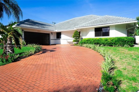 House in Lauderhill, Florida 4 bedrooms, 256.87 sq.m. № 1889524 - photo 1