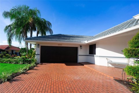House in Lauderhill, Florida 4 bedrooms, 256.87 sq.m. № 1889524 - photo 2