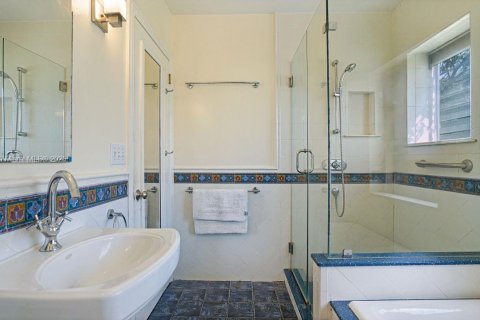 Купить виллу или дом в Майами-Бич, Флорида 5 спален, 320.7м2, № 1936353 - фото 12