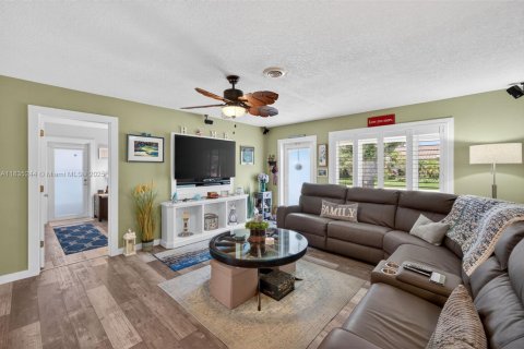 House in Fort Lauderdale, Florida 3 bedrooms, 115.94 sq.m. № 1821787 - photo 8
