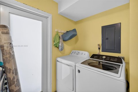 House in Fort Lauderdale, Florida 3 bedrooms, 115.94 sq.m. № 1821787 - photo 17