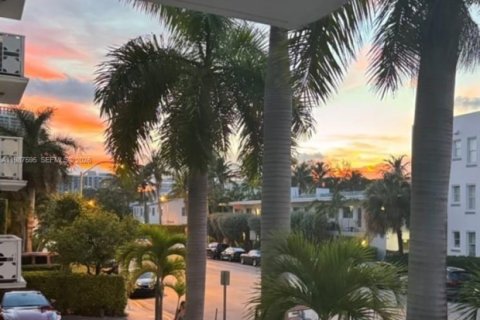 Condo in Miami Beach, Florida, 1 bedroom  № 2050990 - photo 19