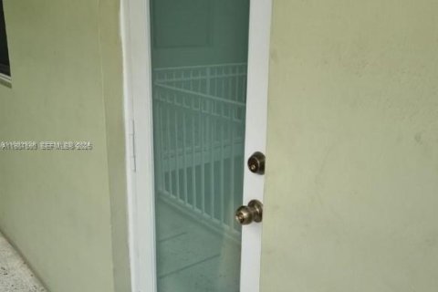 Condo in Miami Beach, Florida, 1 bedroom  № 2050990 - photo 21