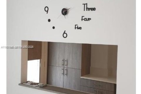 Condo in Miami Beach, Florida, 1 bedroom  № 2050990 - photo 8