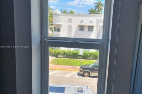 Condo in Miami Beach, Florida, 1 bedroom  № 2050990 - photo 14