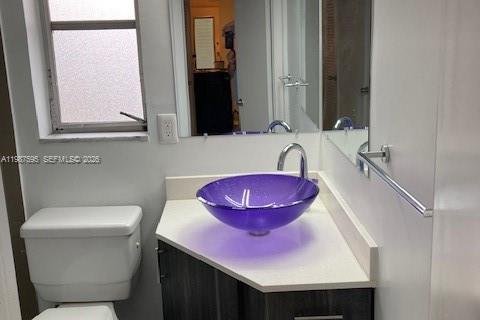 Condo in Miami Beach, Florida, 1 bedroom  № 2050990 - photo 11