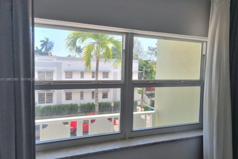 Condo in Miami Beach, Florida, 1 bedroom  № 2050990 - photo 18