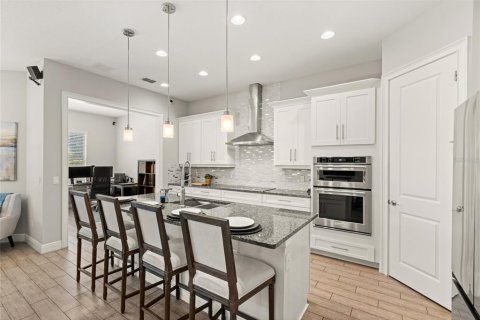 House in Windermere, Florida 4 bedrooms, 317.63 sq.m. № 1746430 - photo 9