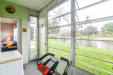 Condo in Lauderhill, Florida, 1 bedroom  № 2004103 - photo 5